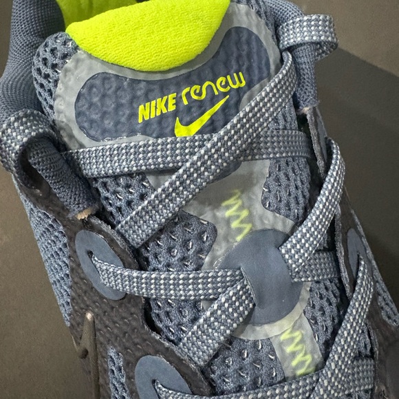 Men’s Nike Renew Running Shoes - Picture 4 of 10
